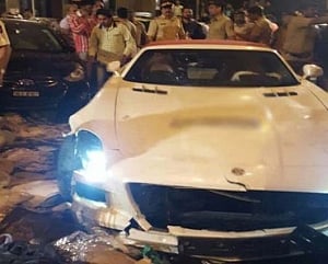 Five hurt as Mercedes climbs on Mumbai pavement