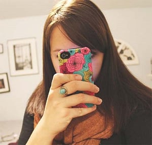 Selfie posts tied to romantic relationship crisis: study