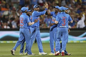 Kohli's unbeaten 90 trumps Australia in 1st T20