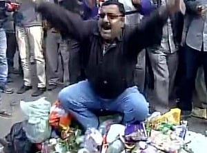 Sanitation workers protest outside Sisodia's residence