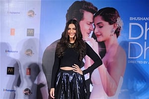 Sonam Kapoor, Beyonce add Bollywood touch to Coldplay's video