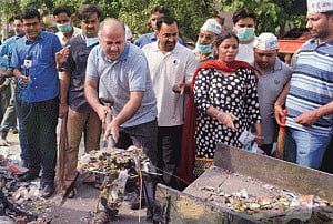 AAP ministers, MlAs hit the streets to clear garbage mess