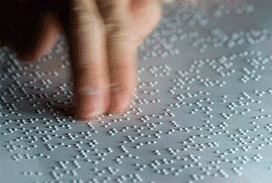 Wearable device with 3D camera to guide the visually impaired