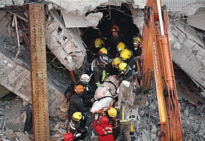 Taiwan rescuers find signs of life in quake rubble