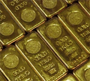 China's gold output dips on lower prices