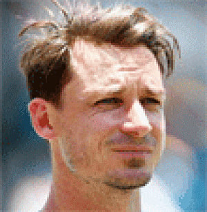 Dale Steyn runs into deadly snake!