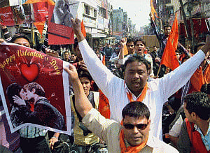 Bajrang Dal, VHP men held for protesting V-Day celebrations