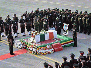 Siachen avalanche: Deceased jawan laid to rest