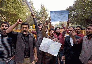 Attack at court: Journalists hold protest march; slam 'police inaction'