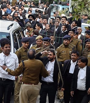 Ignoring SC order, men in black robes beat scribe, student