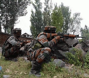 Army official killed in Kashmir gunfight