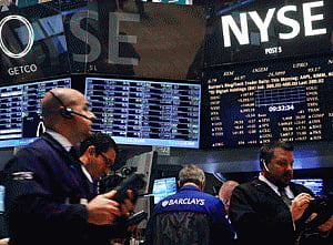 US stocks end mixed amid upbeat GDP report