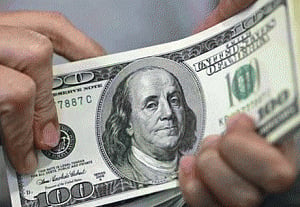 US dollar rises on upbeat GDP report