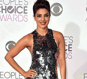 Priyanka Chopra jets off to lA for Oscars