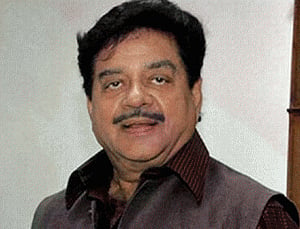 Sanjay Dutt should now follow Gandhigiri: Shatrughan Sinha