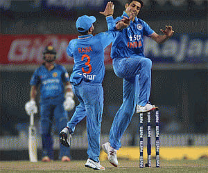 Bowlers put up good show as India restrict lanka to 138/9