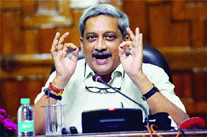 Parrikar for 'tech' to reduce Def spending