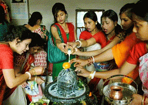 Thousands offer prayers on Maha Shivratri in Punjab, Haryana