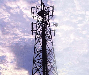6 telecos hushed up over Rs45K cr: CAG