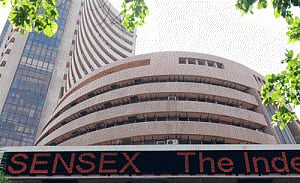 Sensex gains 44 points in early trade