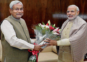 In Bihar, PM slams Cong, lauds Nitish