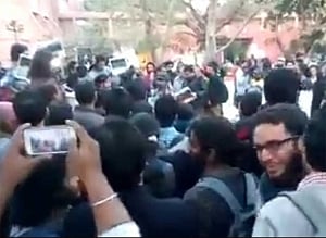 'Pakistan Zindabad' slogans raised by outsiders: JNU report