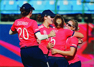 Indian eves all but out of WT20
