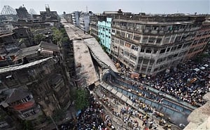 Kolkata flyover crash kills 14, army begins rescue work