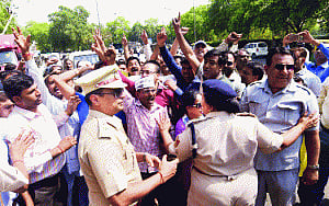 AAP, BJP men faceoff; CM gets bail