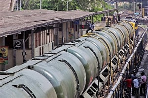 Indian Railways 'water train' reaches parched latur
