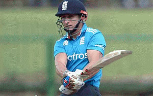 England batsman Taylor forced to retire
