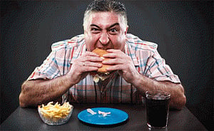Overweight people more likely to eat junk