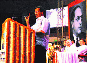 Kejriwal projects AAP as party of the poor, Dalits