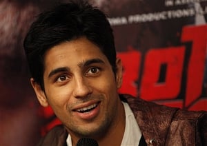 Sidharth lauds Alia's 'dramatic' look from 'Udta Punjab'