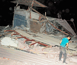 Massive quake kills 77 in Ecuador