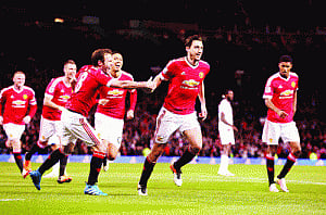 United's ucl bid gathers pace