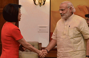 Ruckus Wireless CEO Selina lo meets Modi