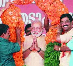 Modi takes 'Italy link' swipe at Cong