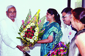 Women want Nitish to campaign for liquor ban in Maha