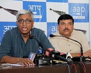 Shah, Jaitley produced 'forged' degrees of PM: AAP