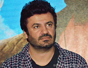Vikas Bahl to make biopic on Super 30 founder