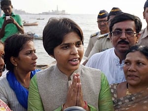 Trupti Desai prays at Haji Ali shrine