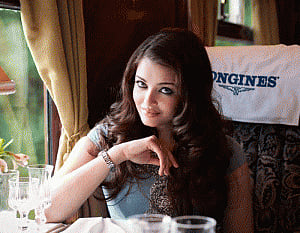 Aishwarya, daughter flaunt black and white in Cannes