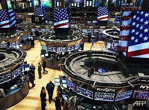 US stocks decline despite upbeat data