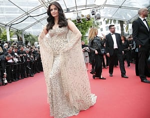 Aishwarya Rai Bachchan makes heads turn at Cannes 2016