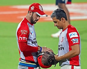 Glenn Maxwell out of IPl with side strain
