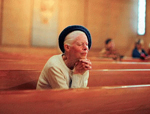 Women who attend religious services live longer: Study