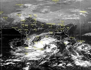Cyclone warning for Tamil Nadu, Andhra, Rain to continue
