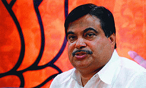 Gadkari for ways to curb road accidents on 10 black spots
