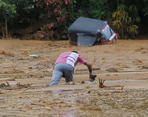 India sends ships with relief material to cyclone-hit lanka